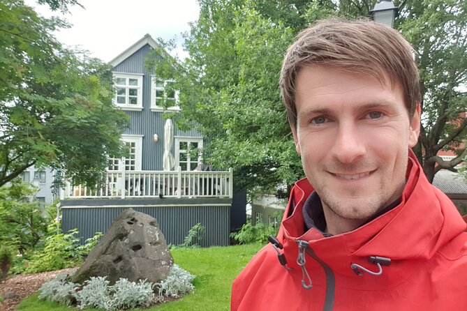 2-Hour Reykjavik Private Walking Tour - City Hall and Lake Tjornin