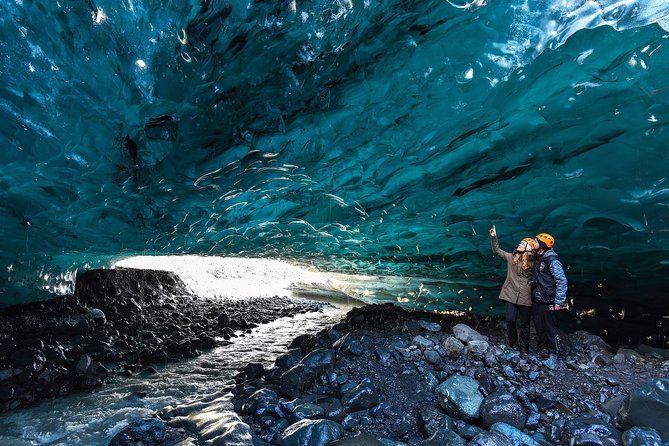 3-Day Ice Cave, South Coast, Golden Circle and Northern Lights - Guides, vehicles and overnight stays