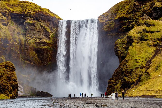4-Day Iceland: Golden Circle, South Coast, Volcano Hike & Northern Lights - Day one, Þingvellir to the waterfalls near Vík