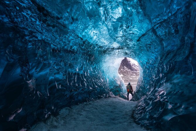 4 Day Northern Lights Adventure - Ice Caves & 4x4 Super Jeeps - Life at Midgard Base Camp