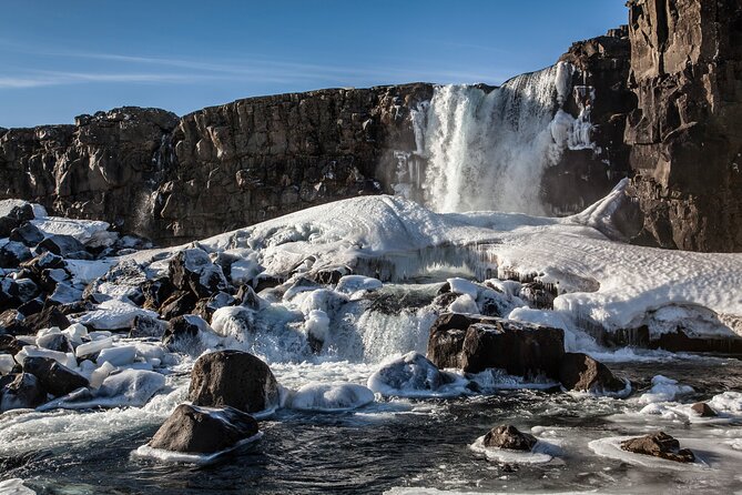 5-Day Northern Lights Hunt & Glacier Lagoon Tour - Day 4: Black sand, high waterfalls, and a warm finish