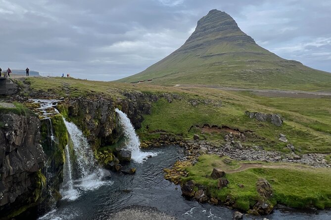 5 Days Snæfellsnes, Golden Circle and South Coast Private Tour - Day 1: seals, a black church, and Kirkjufell