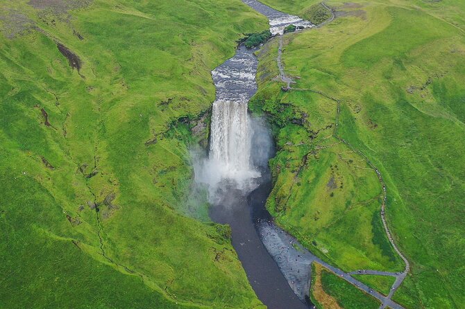 5 Days Snæfellsnes, Golden Circle and South Coast Private Tour - What the guide adds to the value
