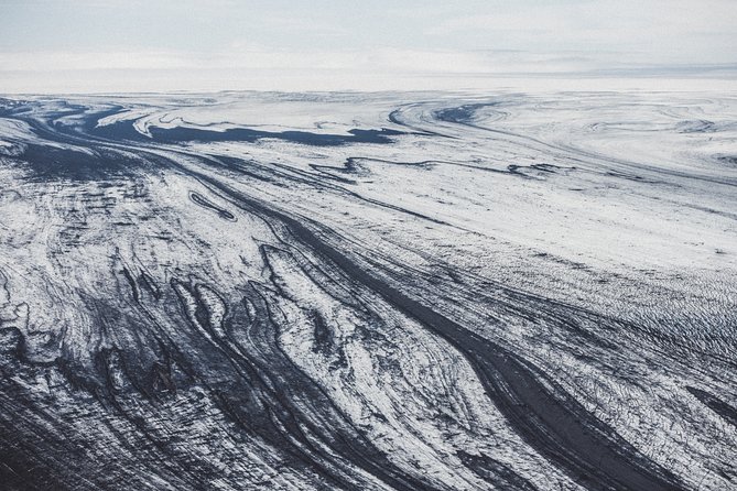 Airplane flight over glacier lagoons and Iceland's highest peak - Kjós and Mosárdalur: a strong opening view