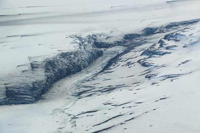 Airplane Flight over Vatnajökull Volcanic Eruption Sites - Meeting at Skaftafell Airport