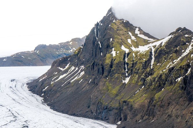 Airplane Flight over Vatnajökull Volcanic Eruption Sites - The pilot commentary makes the difference