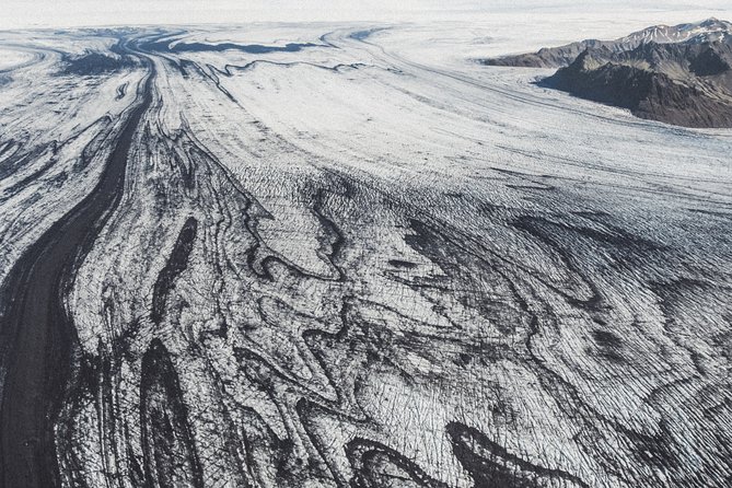 Airplane tour over black sands and riverbeds from Skaftafell - Seeing Iceland’s black sands from Skaftafell