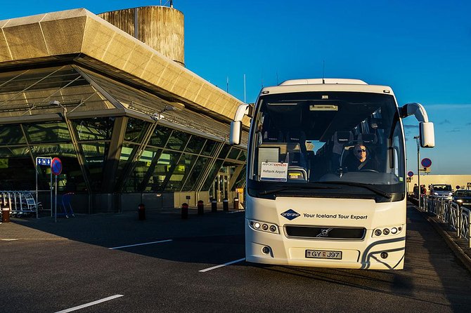 Airport Express Shared Departure Transfer from Reykjavik Hotels to Keflavik Airport - Why the shared format saves money