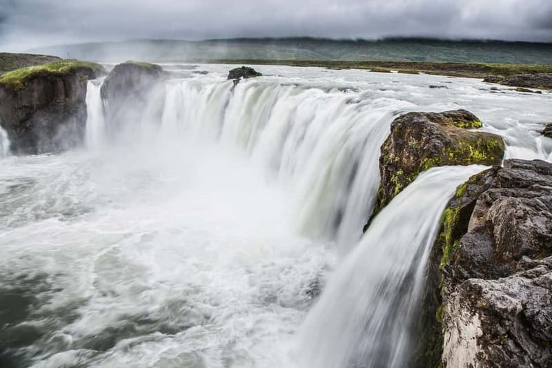 Akureyri Port: Lake Mývatn & Goðafoss Guided Tour with Lunch - Grjótagjá and the continental rift