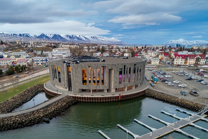 Akureyri - Private Airport Transfer - What the private vehicle adds