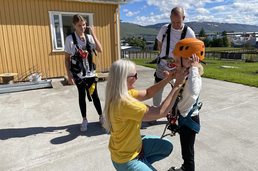 Akureyri: Zipline Tour - Clothing, footwear, and physical requirements