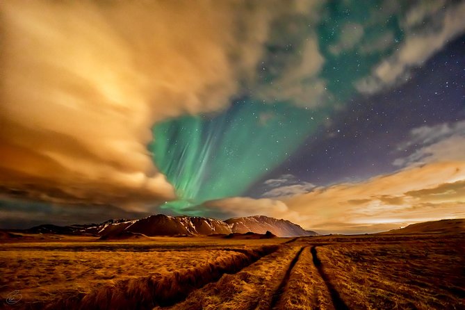 Aurora/Northern light hunt and photos (photography help provided) - Getting photos of yourself beneath the aurora