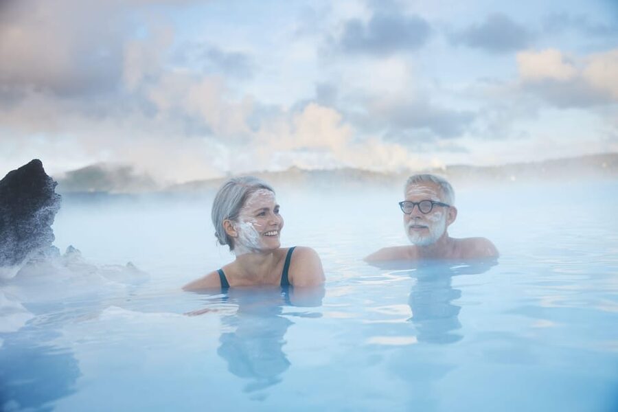 Blue Lagoon: Premium Admission with Drinks and Face Masks - The swim-up drink adds to the spa feeling