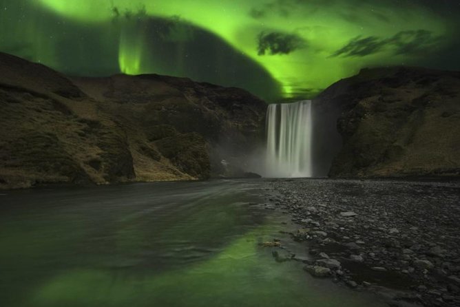 Chasing Aurora Borealis with Warmth and Treats in Premium Tour! - Why a minibus makes sense for aurora hunting
