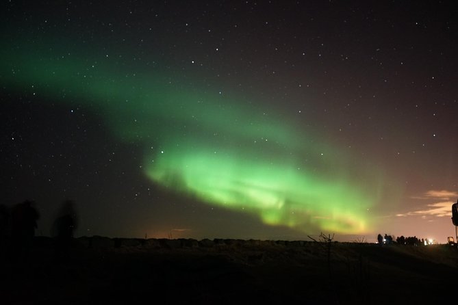 Chasing Aurora Borealis with Warmth and Treats in Premium Tour! - What the guides add to the night