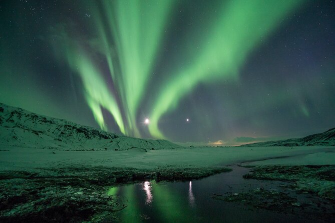 Cozy Northern Lights Tour with Icelandic Treats - Searching for darker skies outside the city