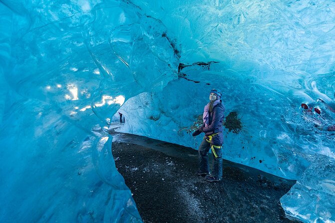 Crystal Blue Ice Cave - Super Jeep From Jökulsárlón Glacier Lagoon - The approach is a real hike