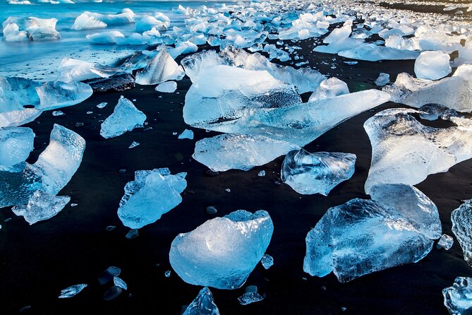 Diamond Beach & Jökulsárlón Floating Glacier Guided Day Tour - Why Jökulsárlón is worth the long ride from Reykjavik