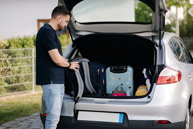 From KEF Airport: Private Transfer to Reykjavik in Iceland - Who should book this airport ride
