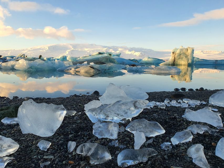 From Reykjavik: 3-Day South Coast Winter Tour with Ice Cave - Day one: Þingvellir, Strokkur, and Kerið
