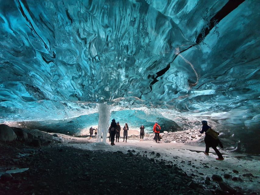 From Reykjavik: 3-Day South Coast Winter Tour with Ice Cave - Why the guided minibus matters in winter