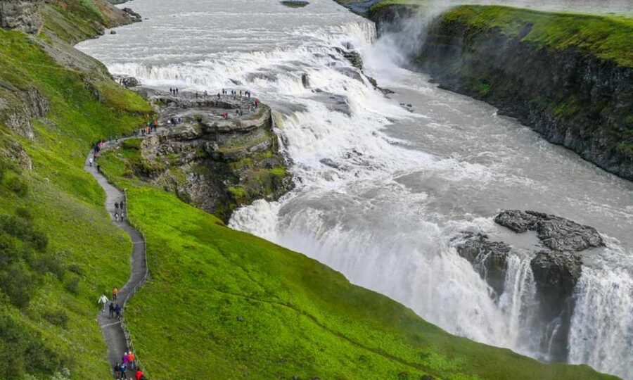 From Reykjavík: Full-day Golden Circle & Horse Riding Tour - The change from horse farm to sightseeing bus