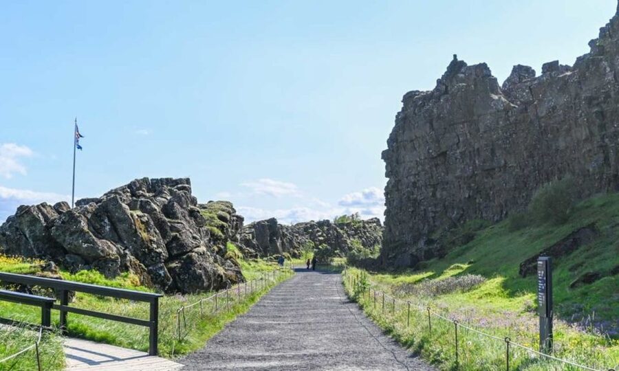 From Reykjavík: Full-day Golden Circle & Horse Riding Tour - Geysir and the sudden burst of hot water