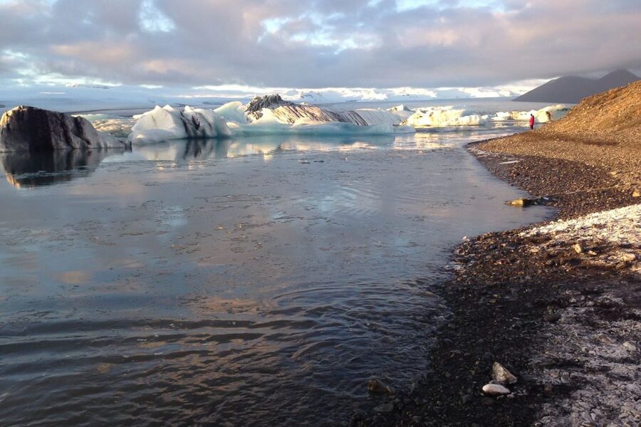 From Reykjavik: Glacier Lagoon Boat Ride, Diamond Beach Tour - Who should book this tour?
