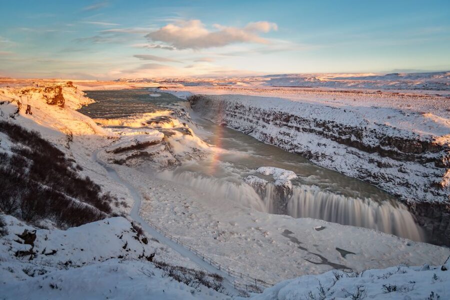 From Reykjavík: Golden Circle & Northern Lights Combo - Dinner in Reykjavík before the sky hunt