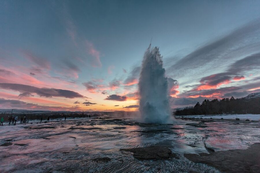 From Reykjavík: Golden Circle & Northern Lights Combo - Guides, transport, and the feel of the day