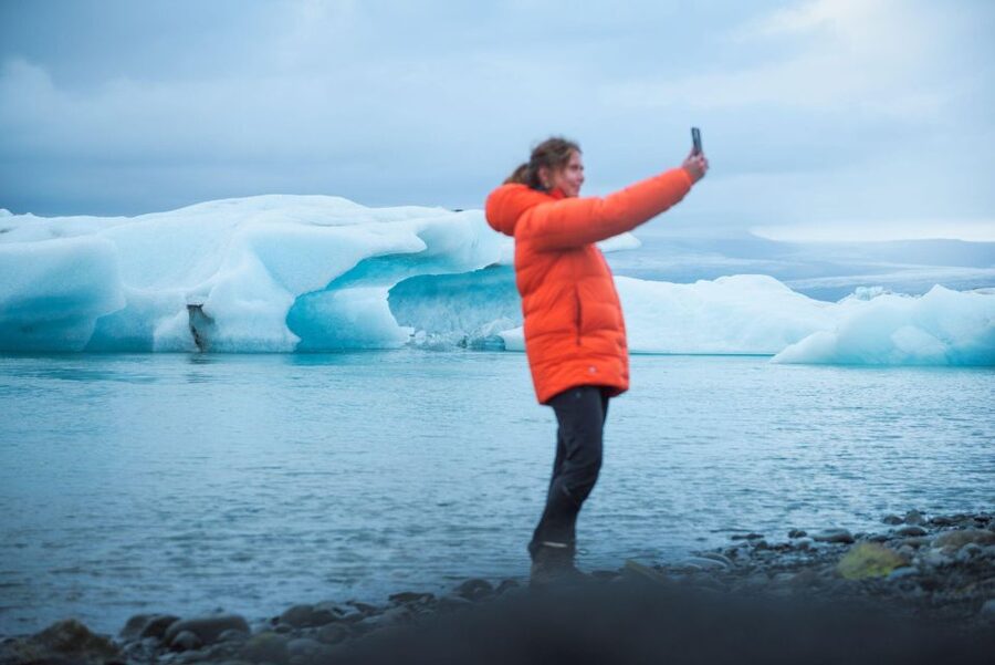 From Reykjavik: Jökulsárlón Glacier Lagoon and Diamond Beach - Seljalandsfoss and Skógafoss bring the first big sights