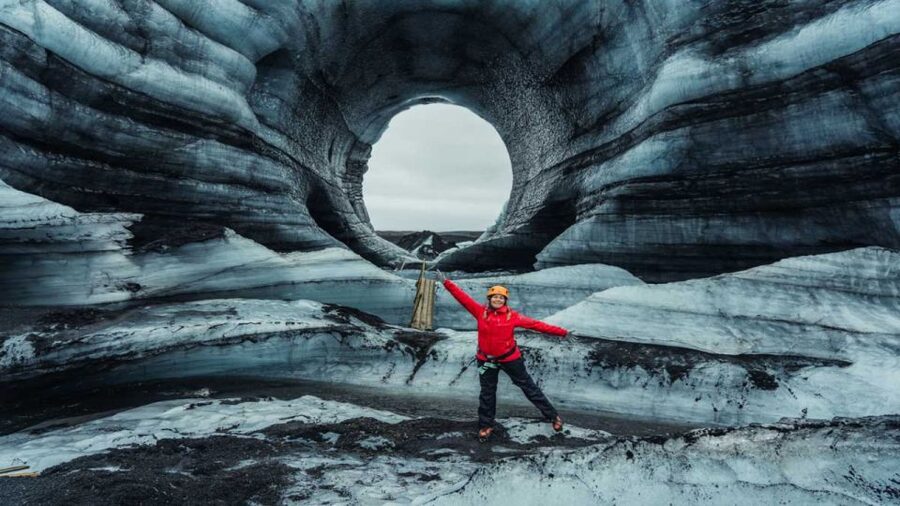 From Reykjavík: Katla Ice Cave and South Coast Tour - Reaching Vík and changing to the super-jeep