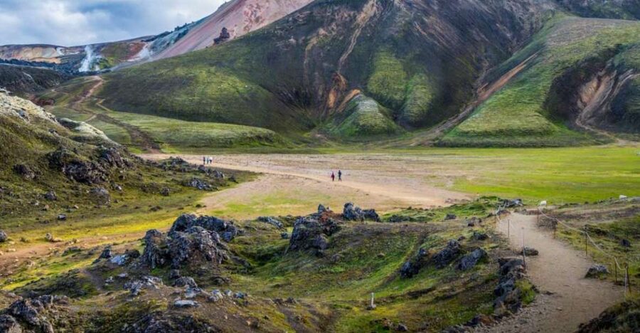 From Reykjavik: Landmannalaugar & Háifoss Waterfall Tour - The 105-minute opening ride and Hrauneyjar stop