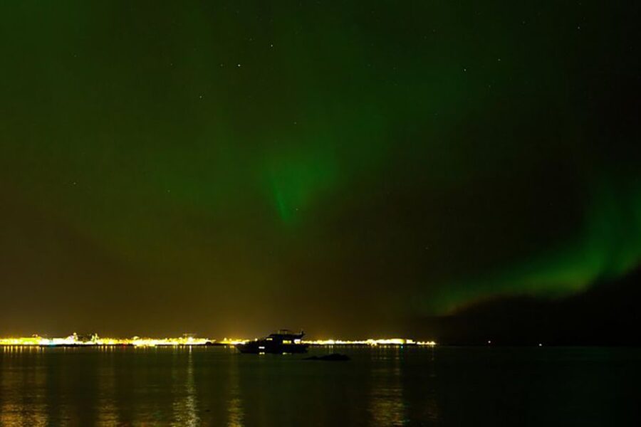 From Reykjavik: New Years Fireworks by Boat - Staying warm on a winter night