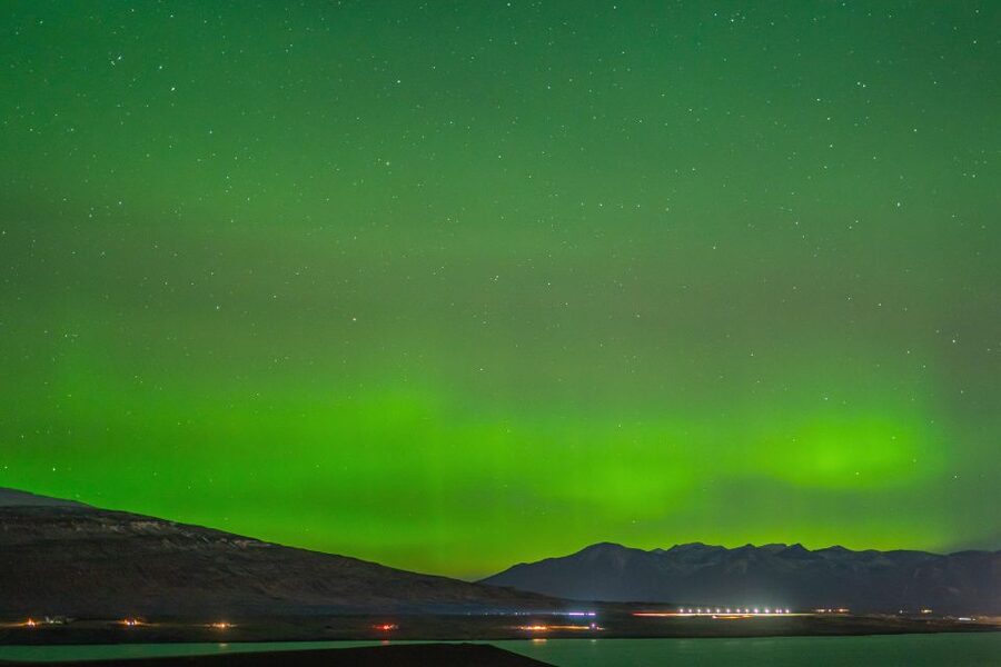 From Reykjavik: Northern Lights Guided Tour with Photos - Guides who make the waiting worthwhile