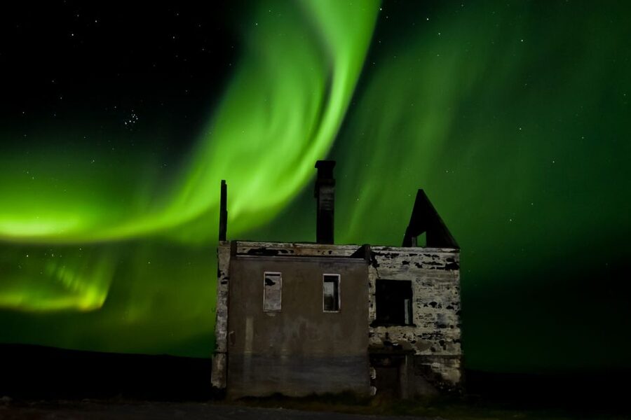 From Reykjavik: Northern Lights Tour with Hot Cocoa & Photos - Practical tips for a better night