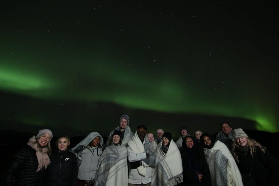 From Reykjavik: Northern Lights Tour with Hot Cocoa & Photos - Cocoa, kleina, and blankets in the cold