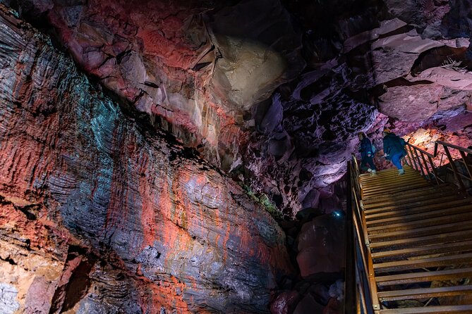 From Reykjavík: The Lava Tunnel tour with Round-trip Transfer - Getting suited up at Raufarhólshellir