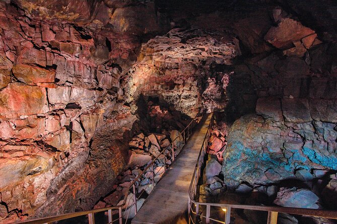 From Reykjavík: The Lava Tunnel tour with Round-trip Transfer - The drive from Reykjavík and the pickup plan