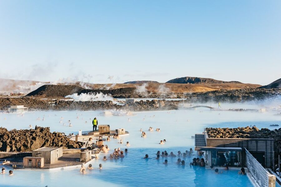 From Reykjavík: Volcanoes and Blue Lagoon Day Trip - Kleifarvatn’s black shore and mountain views