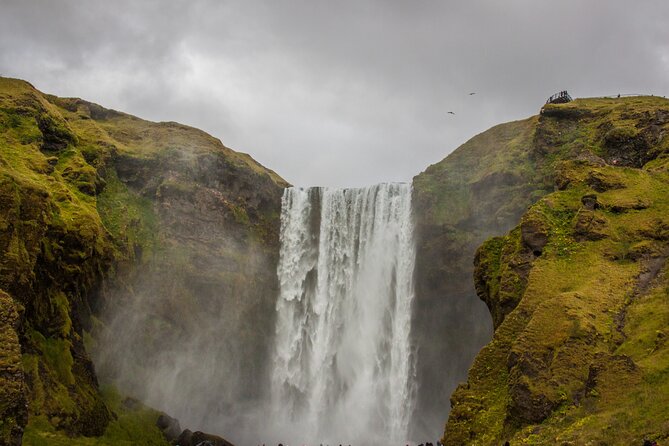 Full Day South Coast to Vík - Guided Tour - Seljalandsfoss and Gljúfrabúi: two waterfalls to begin the day