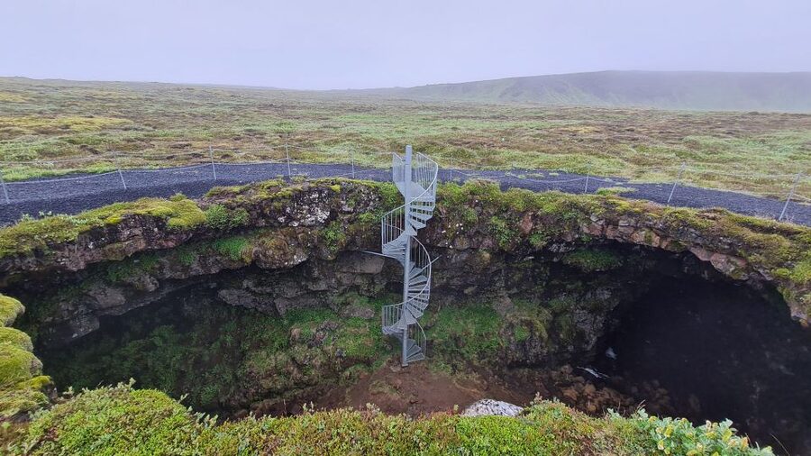 Geological Lava Tunnel Adventure - Arnarker Cave - How the six-person group changes the experience