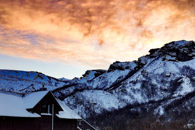Glacier Express Jeep & Hiking Tour - Local Icelandic Guide - Who should book this glacier tour?