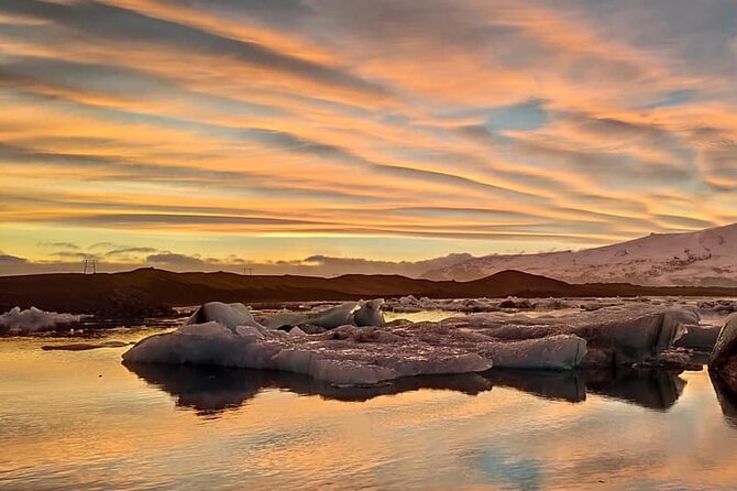 Glacier Lagoon, Diamond Beach, Black Sand Beaches and Waterfalls - Seljalandsfoss: walk behind the waterfall