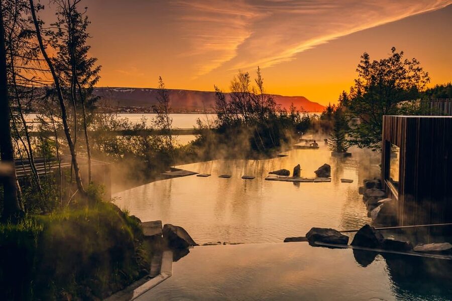 Goðafoss Waterfall, Santa Claus House and Forest Lagoon - What the guide adds to the five-hour schedule