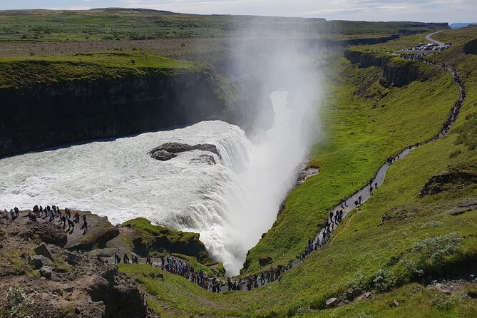 Golden Circle, Kerid Crater & Geothermal Lagoon -Small Group Tour - Geysir and Strokkur: wait for the eruption