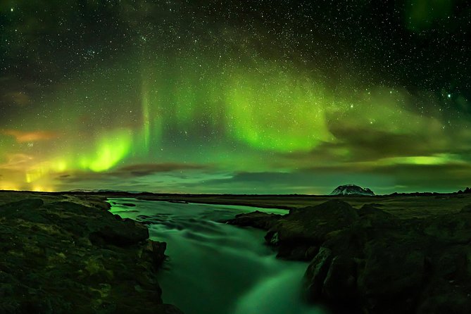 Golden Circle & Northern lights in Iceland - Geysir: wait for Strokkur to erupt