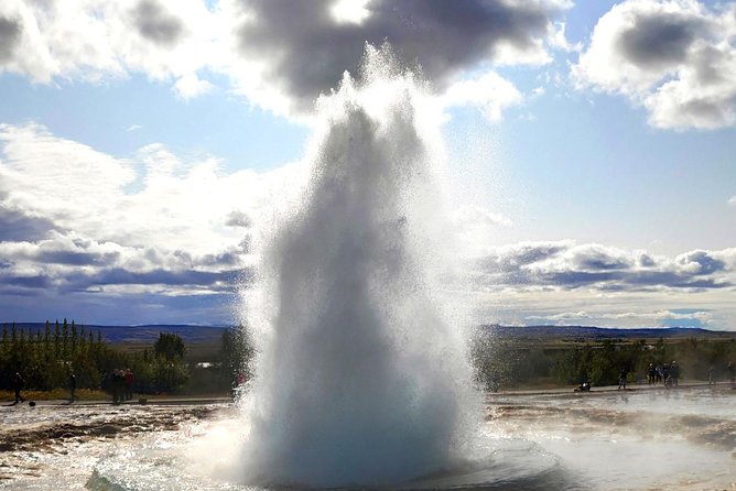 Golden Circle & Secret Lagoon Luxury Private Tour in a new luxury Mercedes Benz - Þingvellir: where geology and government meet