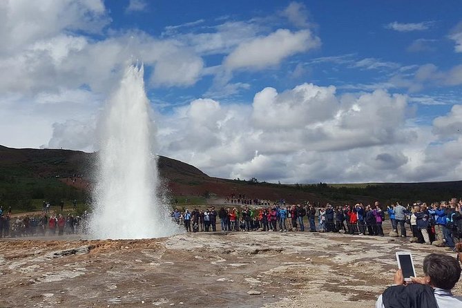 Golden Circle & South Coast. Private Day Tour - Skogafoss: a final wall of water