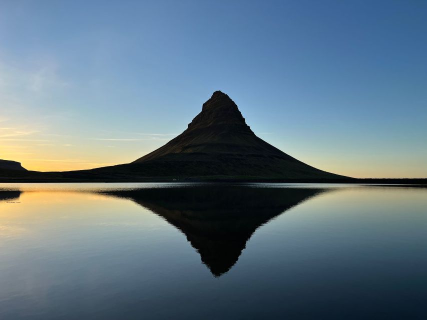 Grundarfjörður: Midnight Sun Kayaking Adventure - Two hours of paddling around Kirkjufell